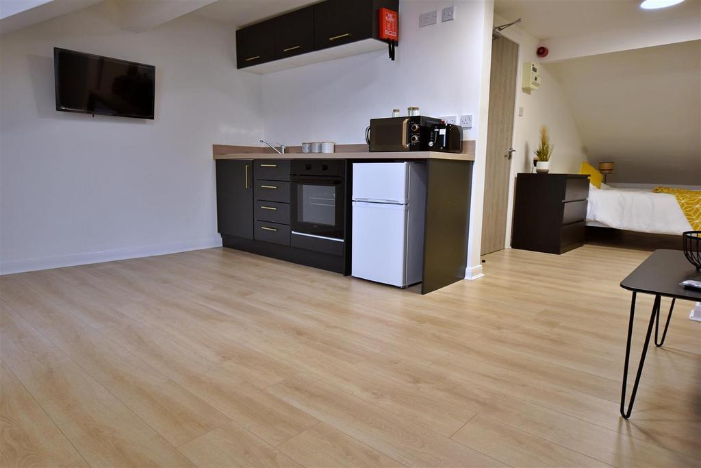 165 AR Room18 06.JPG