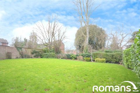 10, Calder Court Gringer Hill, Maidenhead, SL6 7NB