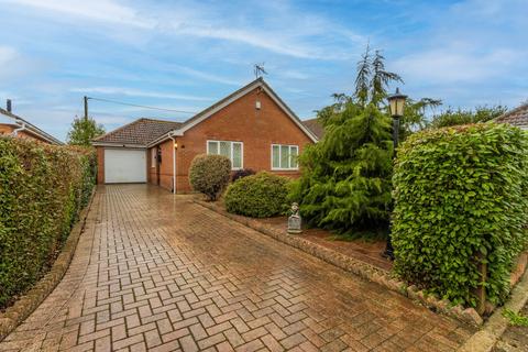 2 bedroom detached bungalow for sale, Olde Thatche Close, Hemsby, NR29