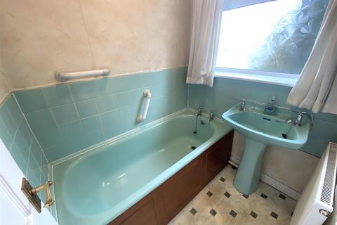8 Glazedale Avenue, Royton, Oldham, OL2 5TS