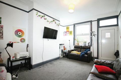 5 bedroom terraced house to rent, BILLS INCLUDED - Stanmore Street, Burley, Leeds, LS4