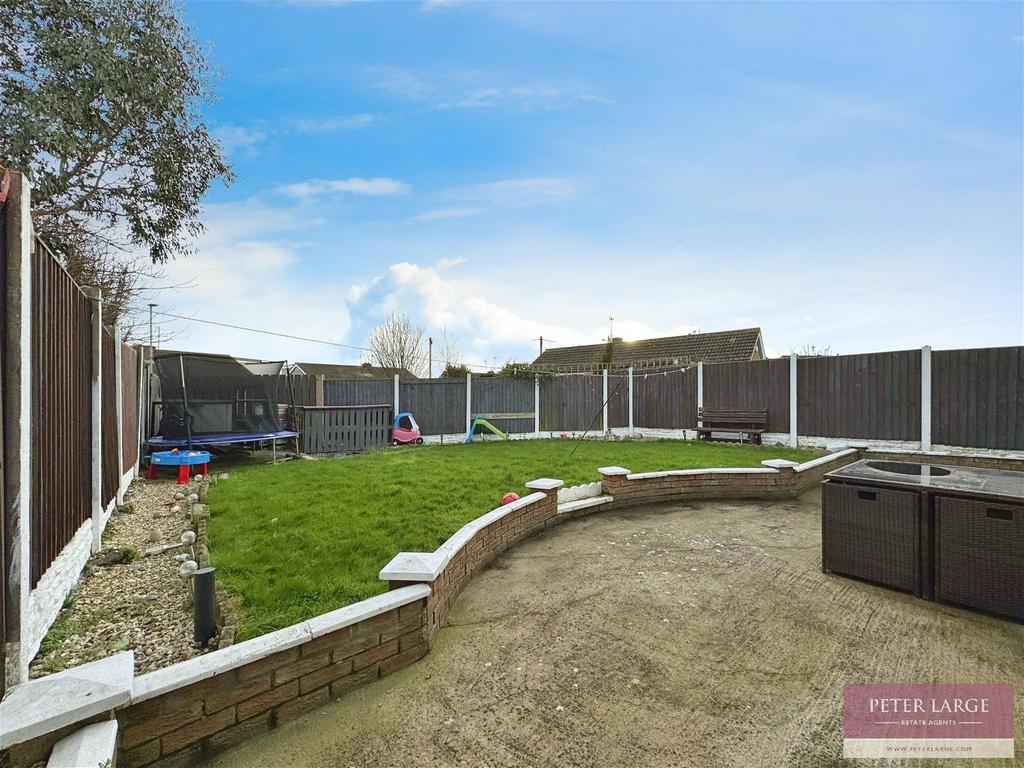 18 Ronaldsway, Rhyl, LL18 2LB 3 bed semidetached bungalow for sale £