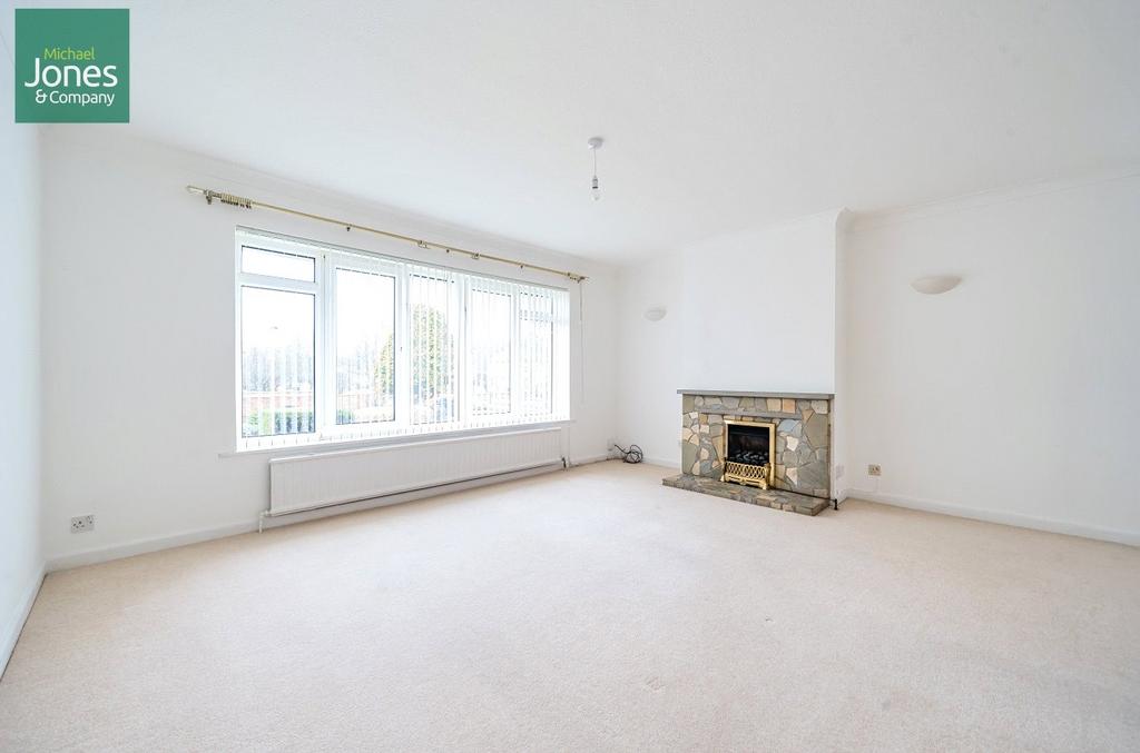 Ashurst Drive, GoringBySea, Worthing, West Sussex, BN12 2 bed flat