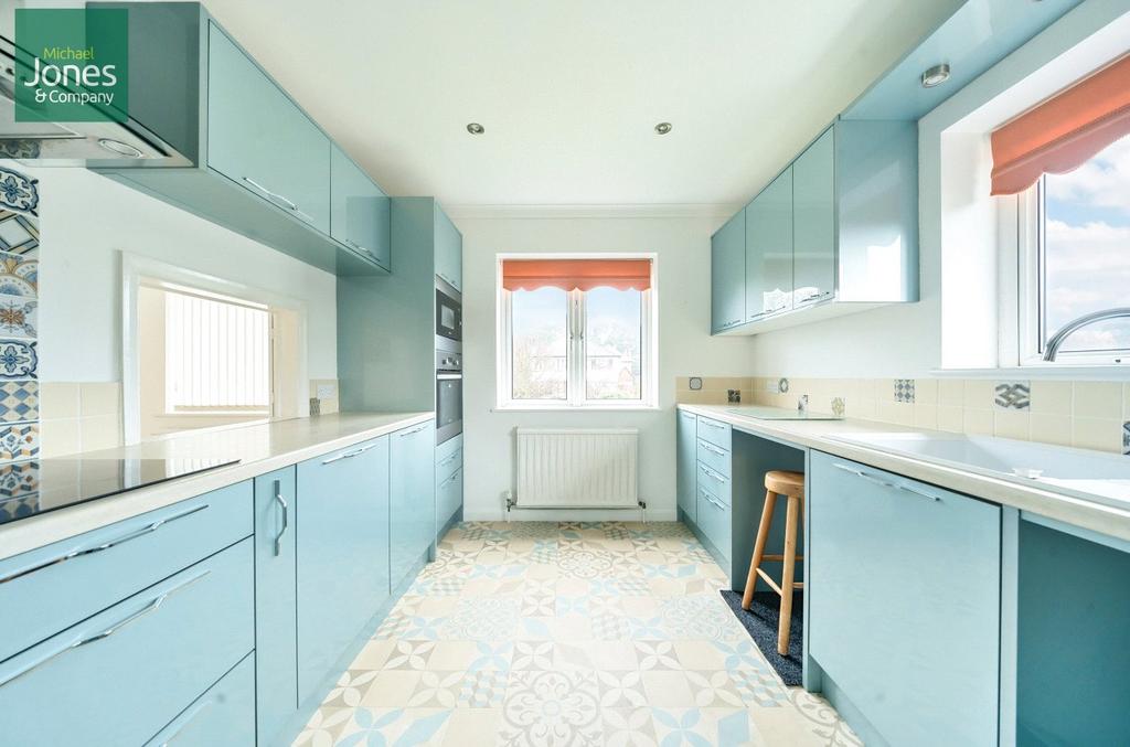 Ashurst Drive, GoringBySea... 2 bed flat £1,400 pcm (£323 pw)