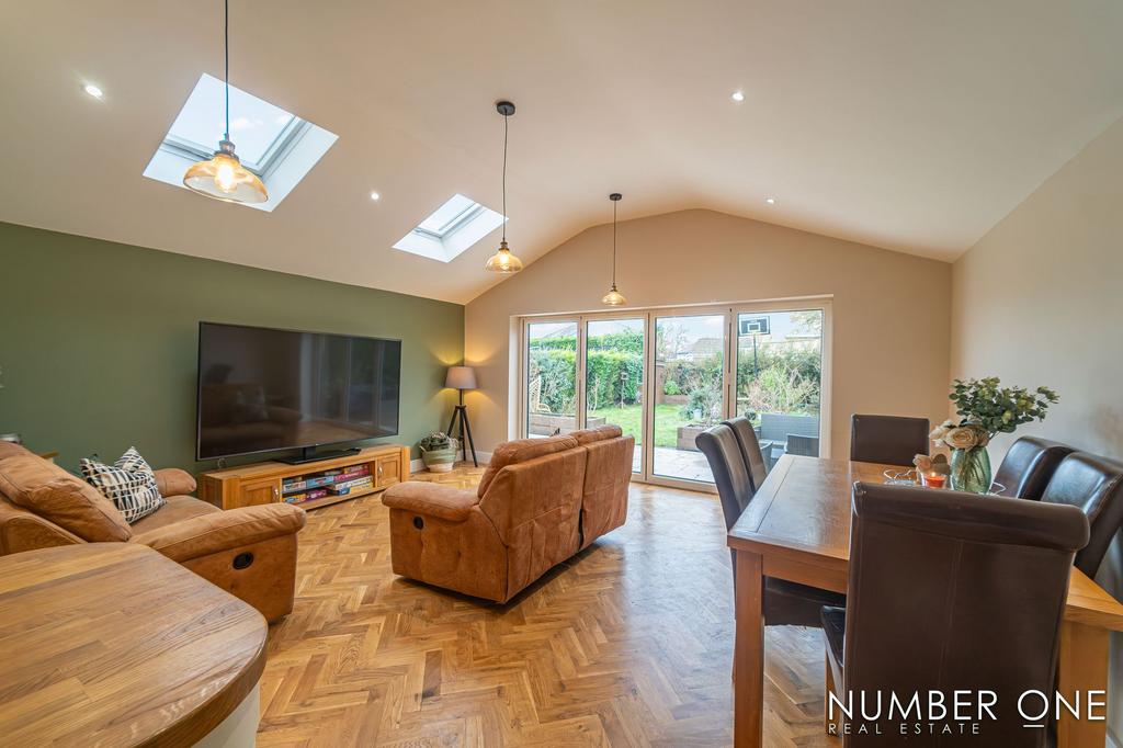 Dinning Room/ Lounge