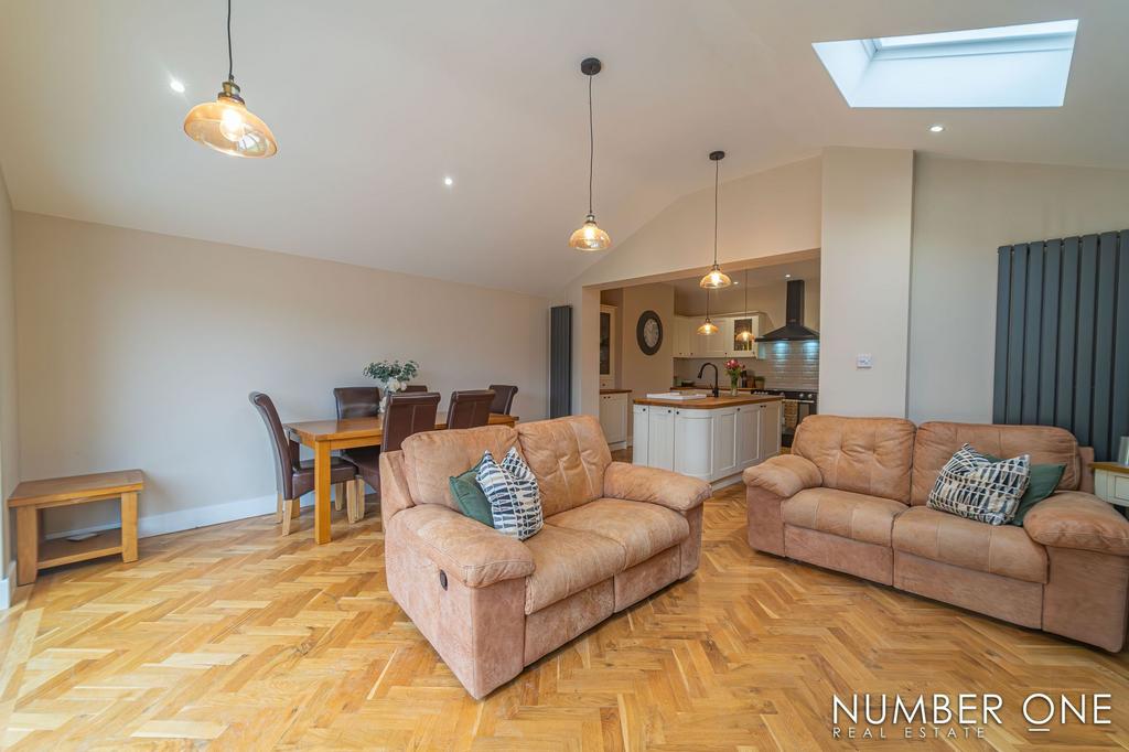 Dinning Room/ Lounge