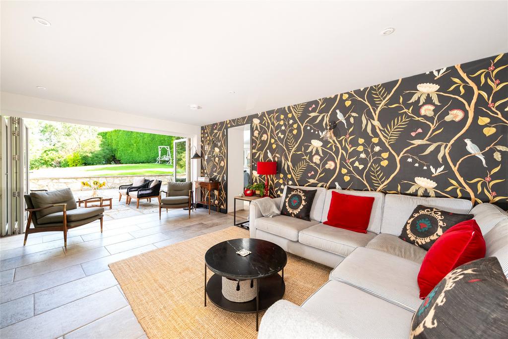 High Street, Weedon, Aylesbury, Buckinghamshire, HP22 7 bed detached
