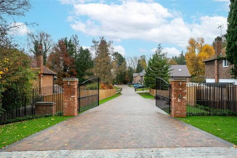 5 bedroom semi-detached house for sale, Wyatts Close, Chorleywood, Rickmansworth, Hertfordshire, WD3