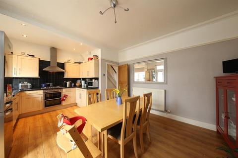 76 Australia Road, Cardiff, CF14 3DA