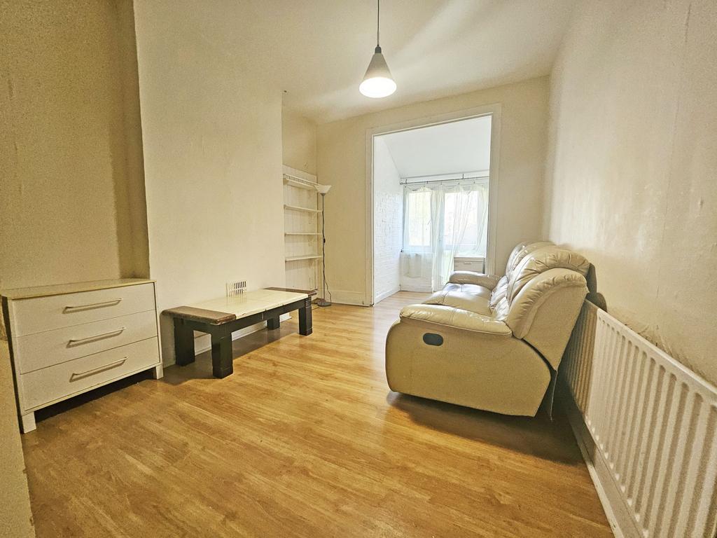Grove Green Road, Leytonstone, E11 3 bed terraced house to rent £2,400 pcm (£554 pw)