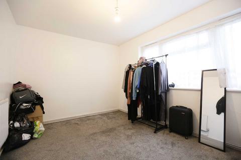2 bedroom flat for sale, Brading Crescent, London, E11
