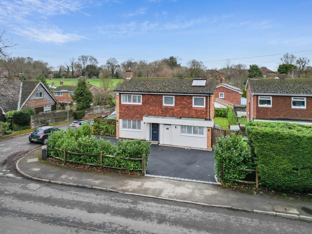 Fetcham/Bookham borders 4 bed detached house for sale £975,000