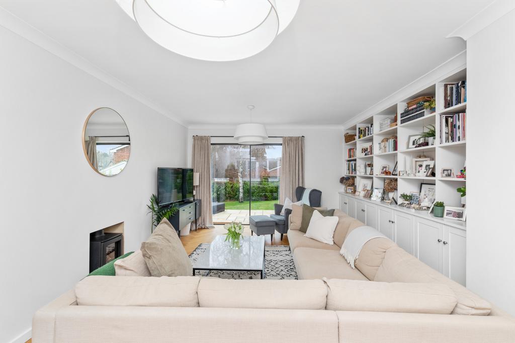 Fetcham/Bookham borders 4 bed detached house for sale £975,000