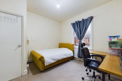3 bedroom flat for sale - Abington Avenue, Abington, Northampton NN1 4PA
