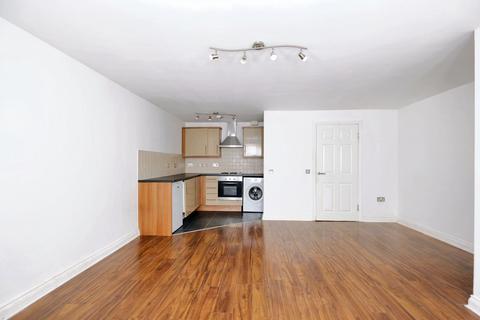 2 bedroom flat for sale, Monton Court, Monton