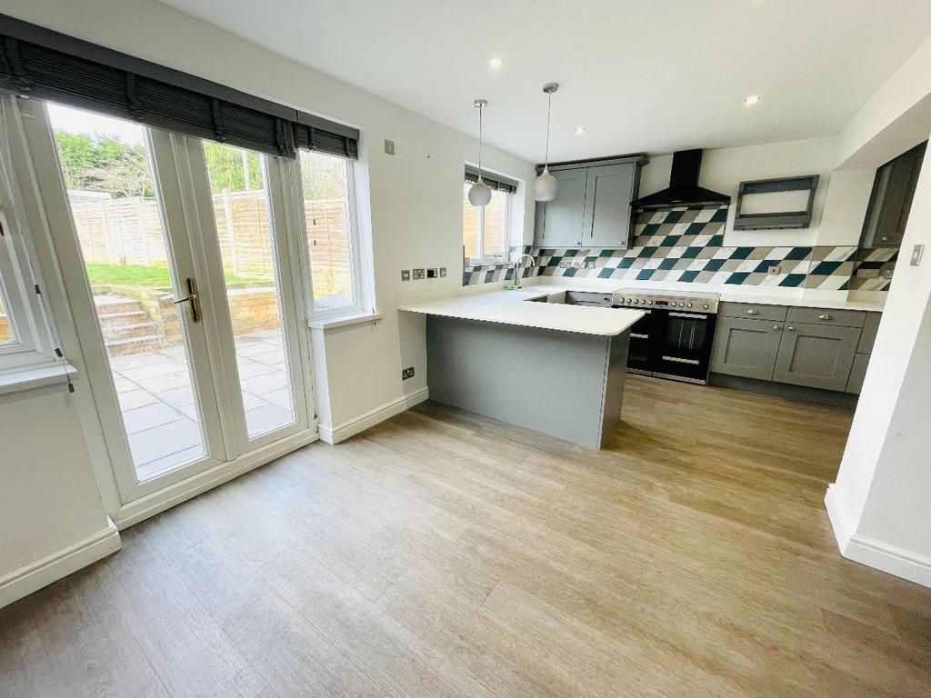 Redditch Road, Alvechurch, Birmingham 3 bed semidetached house for