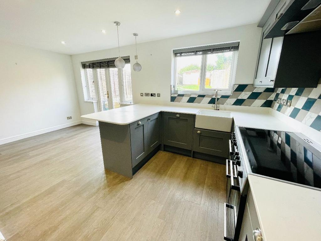 Redditch Road, Alvechurch, Birmingham 3 bed semidetached house for