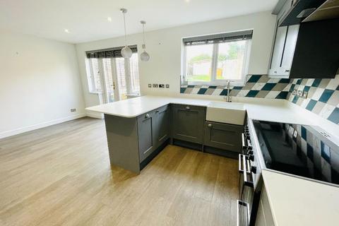 3 bedroom semi-detached house for sale, Redditch Road, Alvechurch, Birmingham