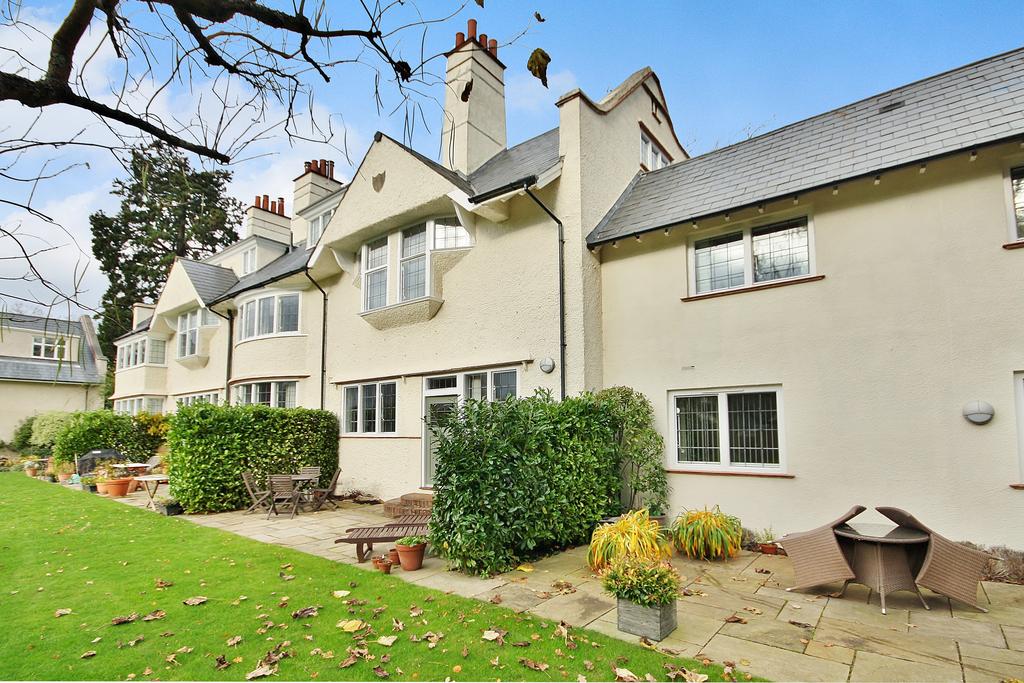 St. Johns Lodge, Woking, Surrey, GU21 2 bed apartment to rent £1,850