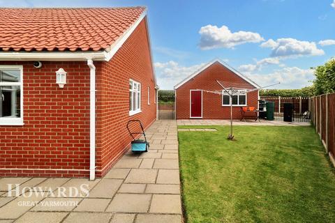 4 bedroom detached bungalow for sale, Old Coast Road, Ormesby