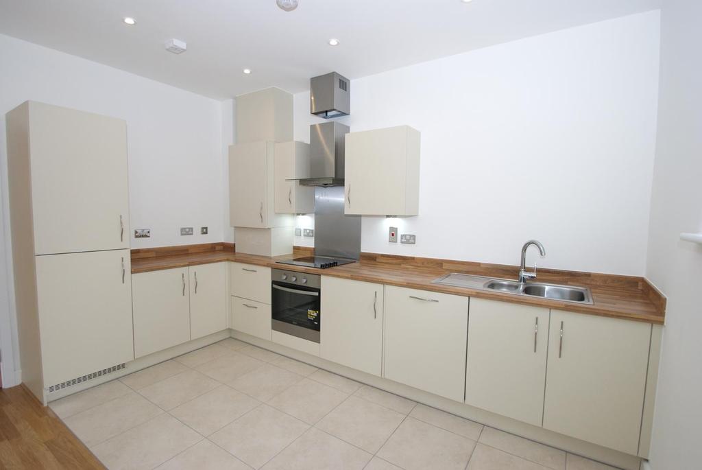 Grace Bartlett Gardens, Chelmsford, CM2 2 bed apartment £1,095 pcm (£