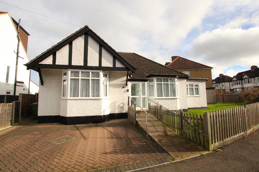 Talbot Avenue, Watford WD19 3 bed detached bungalow for sale £655,000