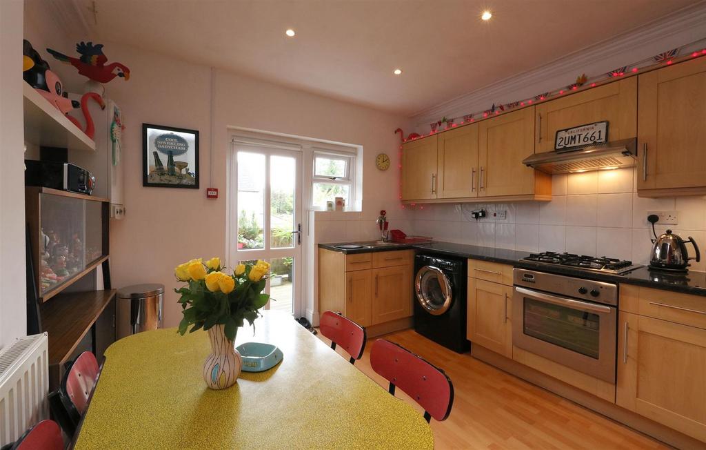 2,20 Ninian Rd 4884.JPG