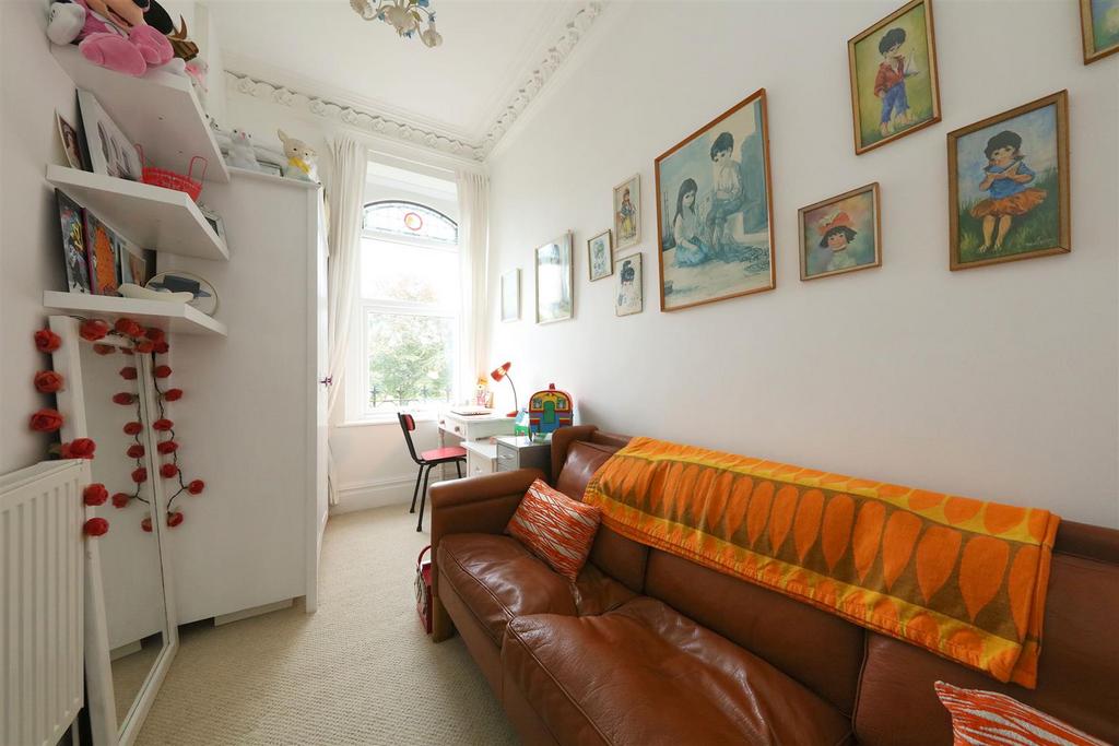 2,20 Ninian Rd 4910.JPG