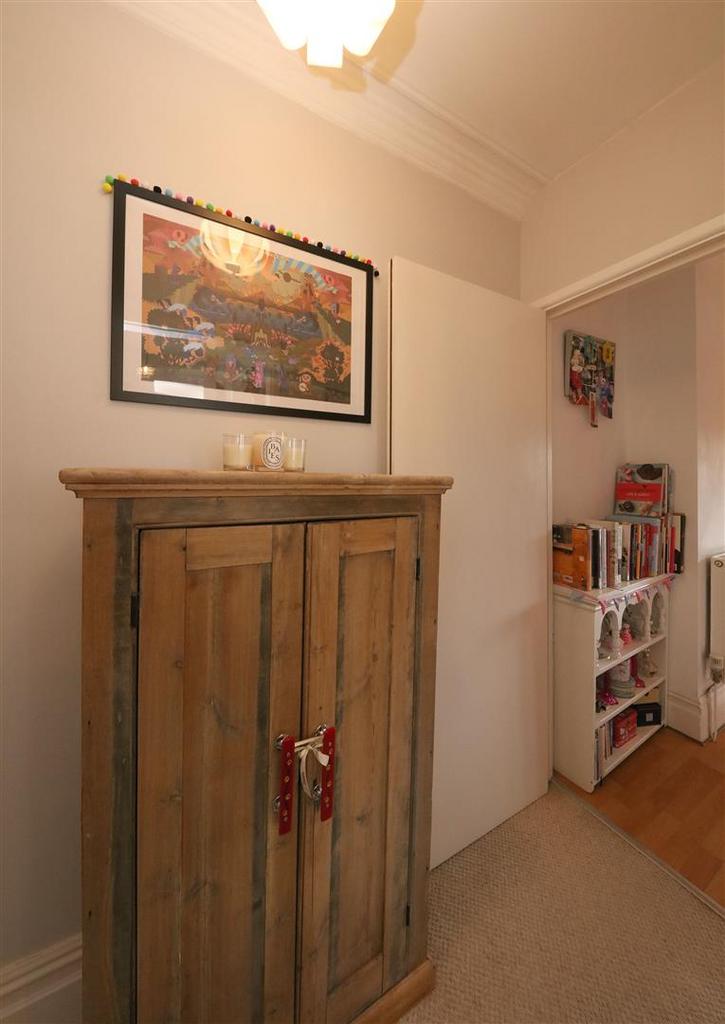 2,20 Ninian Rd 4882.JPG