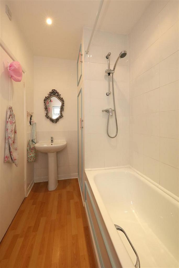 2,20 Ninian Rd 4892.JPG