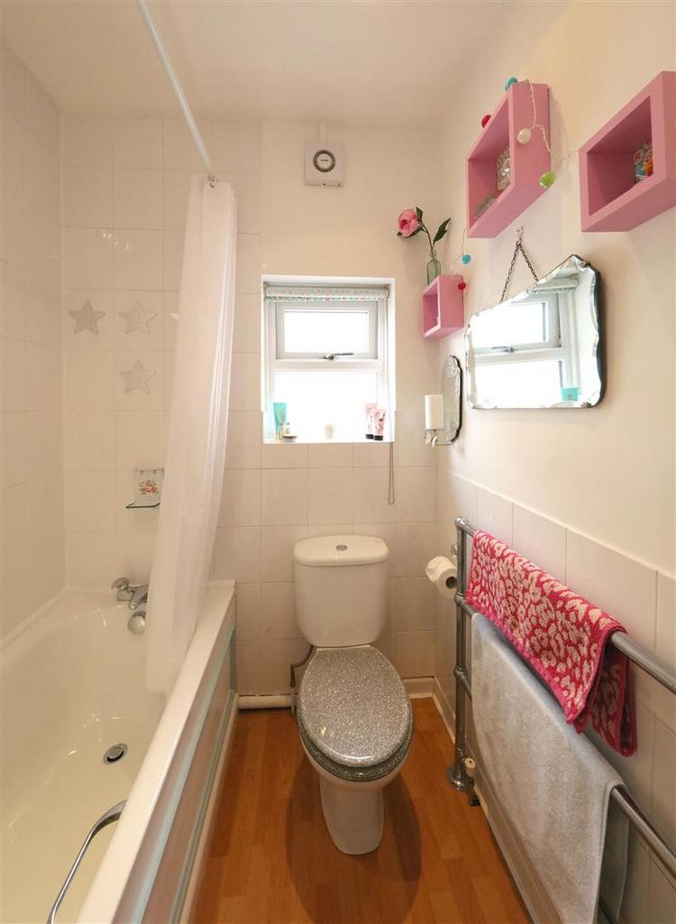 2,20 Ninian Rd 4893.JPG