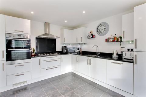 26 Bradbrook Drive, Longfield, DA3 7BF