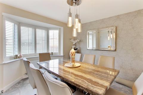 26 Bradbrook Drive, Longfield, DA3 7BF