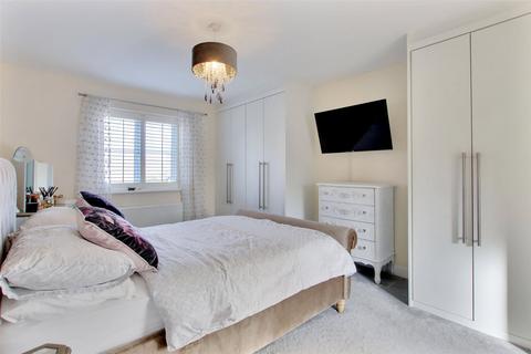 26 Bradbrook Drive, Longfield, DA3 7BF