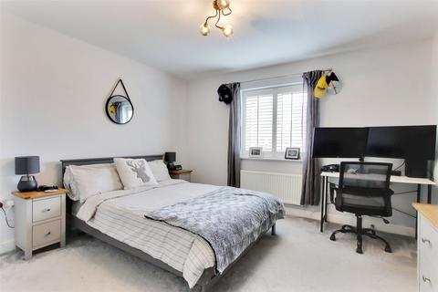 26 Bradbrook Drive, Longfield, DA3 7BF