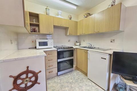 2 bedroom flat for sale, Weymouth