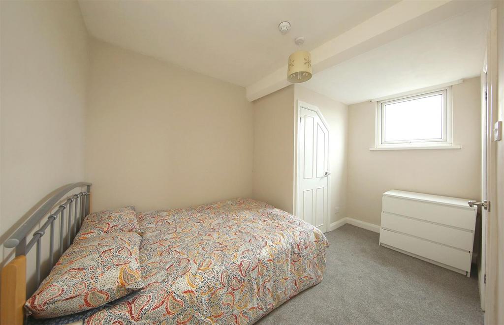 F3, Piercefield Pl. 5081.JPG