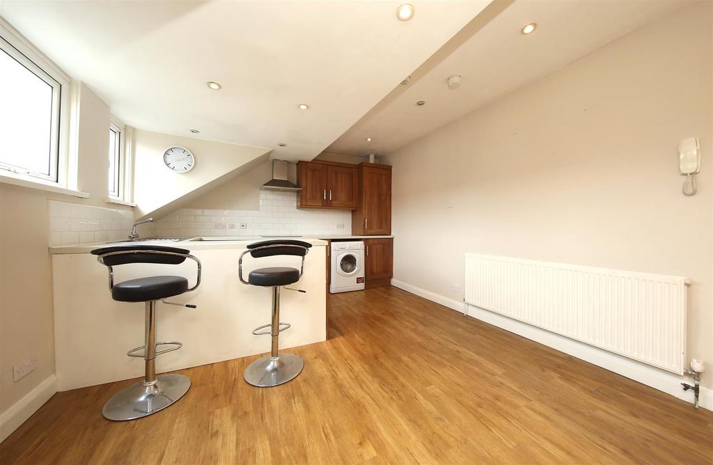 F3, Piercefield Pl. 5078.JPG