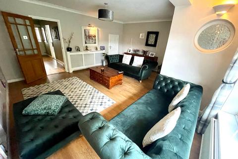 4 bedroom link detached house for sale, Eastwood Road, Rayleigh, Essex, SS6