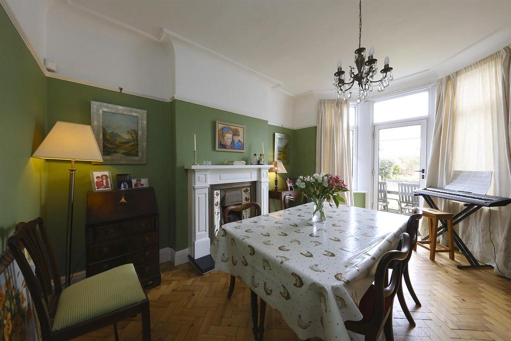 24 Axminster Rd 4074.JPG