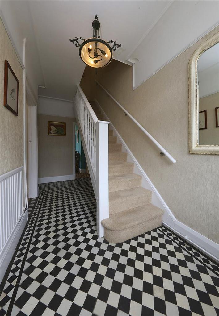 24 Axminster Rd 4071.JPG