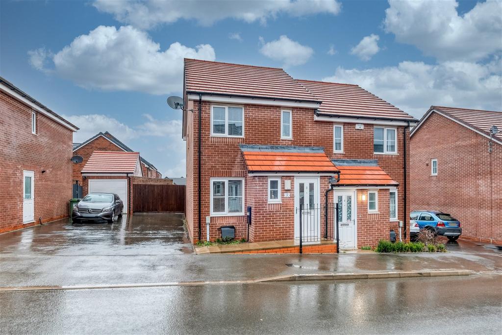 Midhope Street, Brockhill, Redditch B97 6DD 2 bed semidetached house