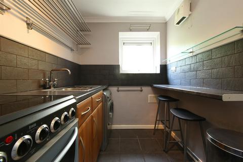 71b Celyn Avenue, Cardiff, CF23 6EB