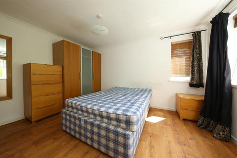 71b Celyn Avenue, Cardiff, CF23 6EB