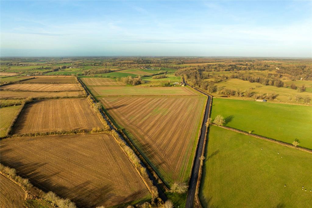 Stowe, Buckingham, Buckinghamshire, MK18 4 bed equestrian property for