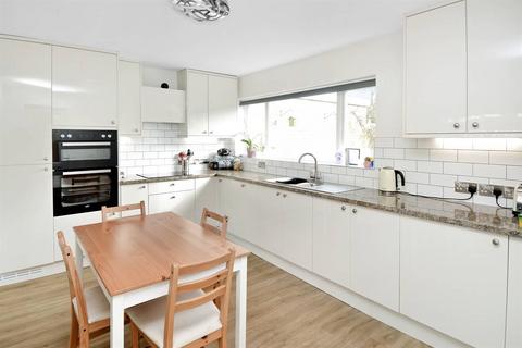 4 All Saints Close, Whitstable, CT5 1SB