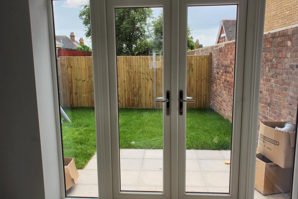 Castle Road, Bournemouth BH9 3 bed terraced house to rent £1,750 pcm