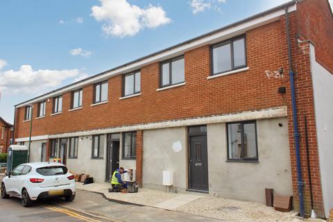 3 bedroom terraced house to rent, Castle Road, Bournemouth BH9