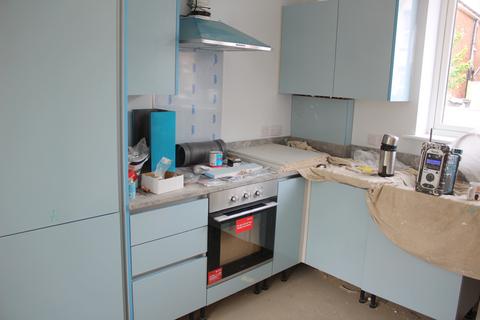 3 bedroom terraced house to rent, Castle Road, Bournemouth BH9