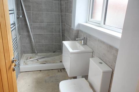 3 bedroom terraced house to rent, Castle Road, Bournemouth BH9